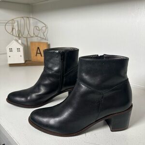 Talbots Women’s 8.5M Black Leather Ankle Boot Classic Zip Booties Made in Brazil